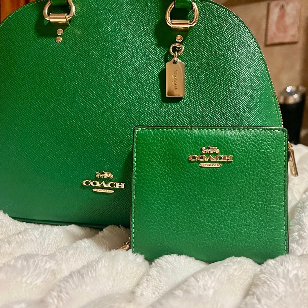 🎄 COACH KELLY GREEN SNAP WALLET 🎄